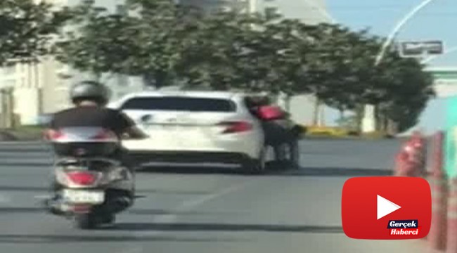 İstanbul’da patenli gencin tehlikeli yolculuğu kamerada