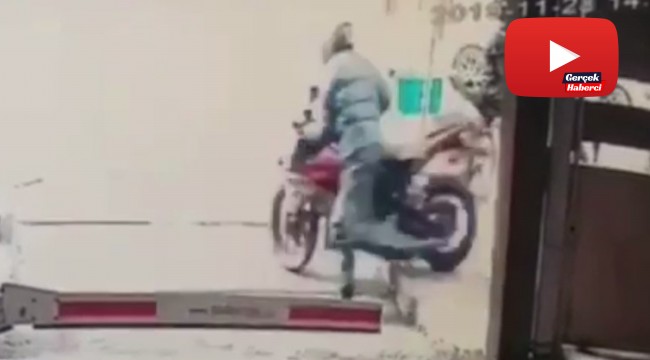 Kasklı hırsızlar, motosikleti güpegündüz çaldı