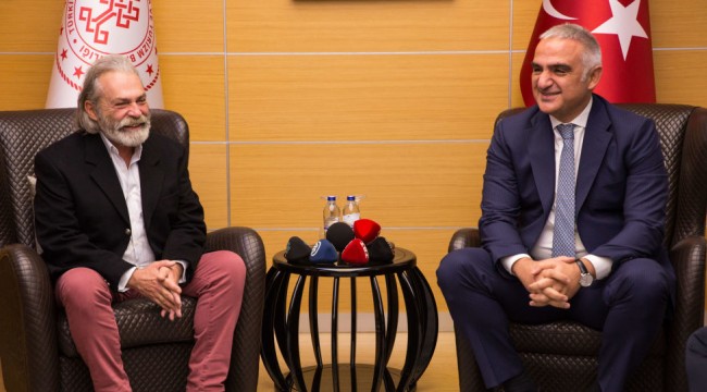 Kültür Bakanı Ersoy, Emmy ödüllü Bilginer ile bir araya geldi: Türkiye için güzel bir sürpriz oldu