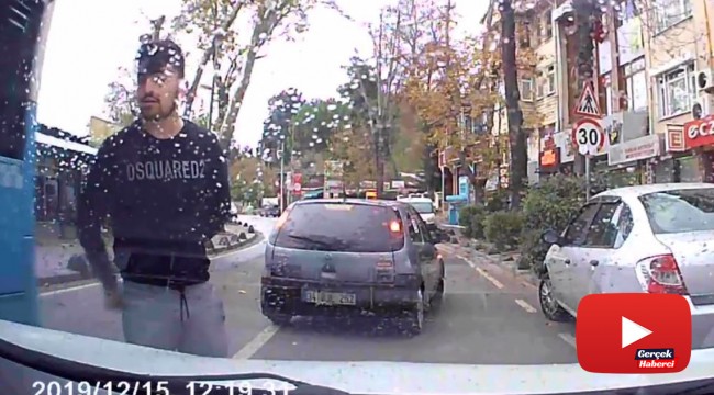 Magandaların trafikte bir sürücünün yolunu kestiği anlar kamerada