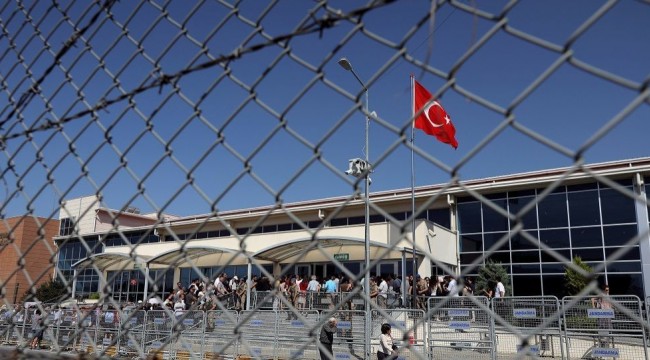 Mahkum aracında uyuşturucu sevkiyatı: Biri komutan, dört asker tutuklandı