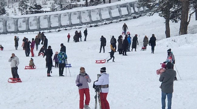 Sarıkamış Kayak Merkezi’nde hafta sonu yoğunluğu