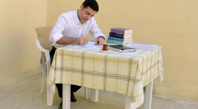 Selahattin Demirtaş&#039;ın öyküleri tiyatroya uyarlandı