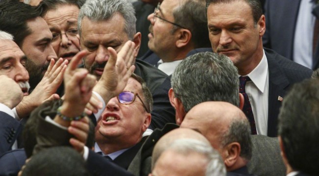 Selvi: Milletvekilleri sık sık çıkan kavgalar nedeniyle kalp ve tansiyon ilaçlarını yanlarında taşımaya başladı