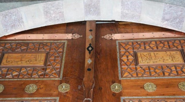 Süleymaniye Camii restorasyonunda hata: Kapıdaki ayetler ters konulmuş