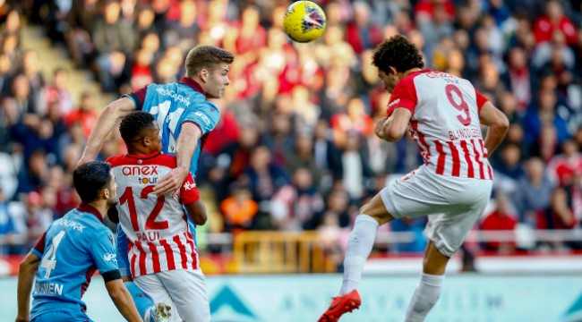 Trabzonspor Antalya'da rahat kazandı