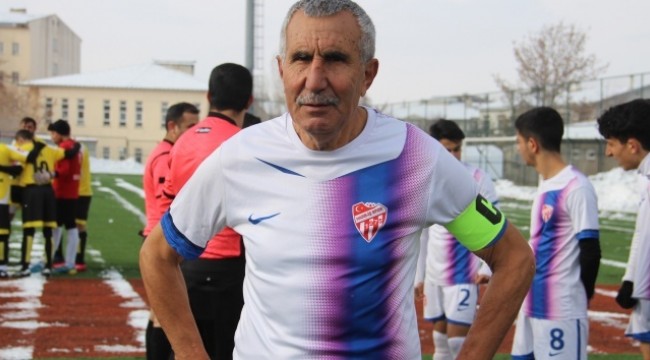 71 yaşındaki futbolcu Erzurum'a transfer oldu
