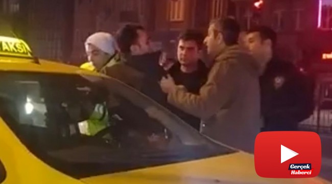 Beyoğlu’nda taksici kendini emniyet kemerini kilitleyip polise direndi