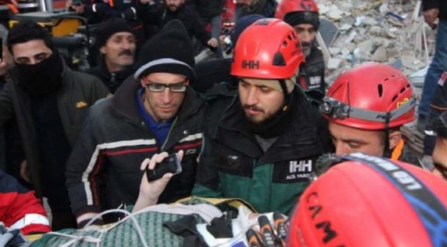 Cep telefonuyla yerini bildiren Gülsüm İnce enkaz altından 13 saat sonra kurtarıldı