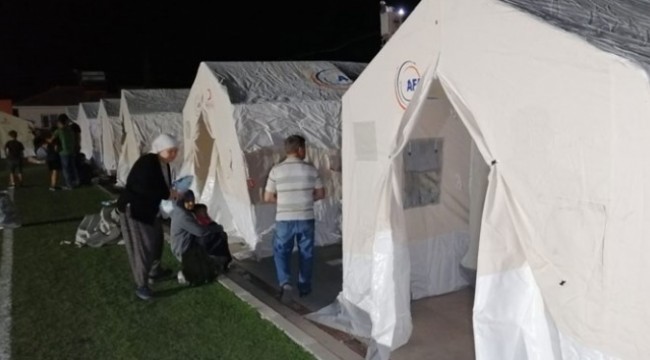 Depremden etkilenen vatandaşlar ‘çadır kentlerde’ yaşıyor