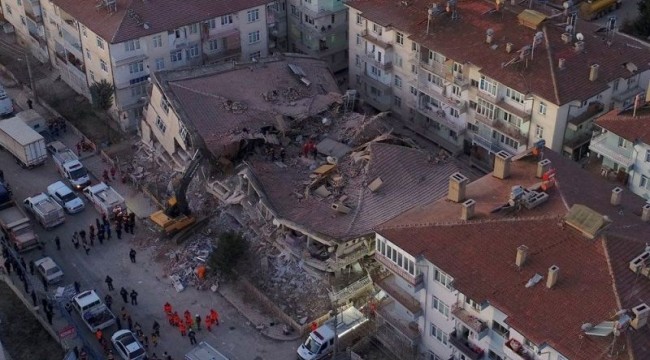 Elazığ depreminde hayatını kaybedenlerin sayısı 35'e yükseldi