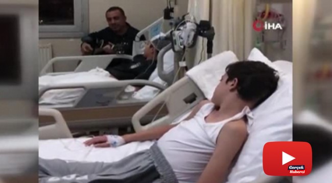 Haluk Levent verdiği sözü tuttu, hastanede minik hayranlarına konser verdi
