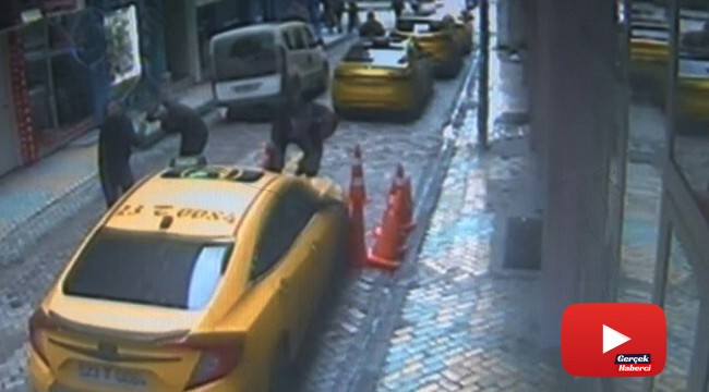 İkinci kattan taksinin üzerine düştü, o anlar kamerada