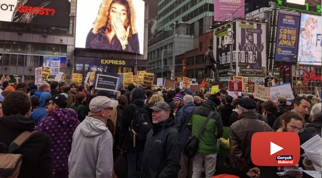 Times Meydanı'nda savaş karşıtı protesto