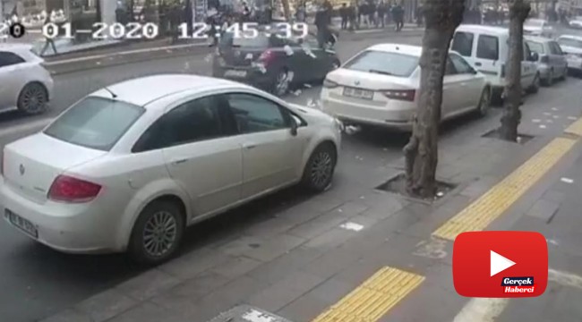 Trafik cezası yediği sırada araba çarptı