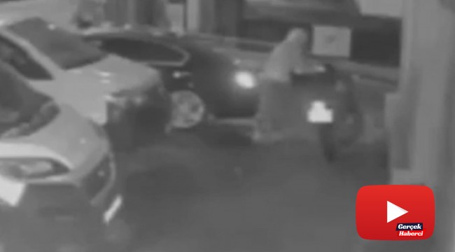 Vatandaşların gözü önünde 'pes' dedirten motosiklet hırsızlığı kamerada