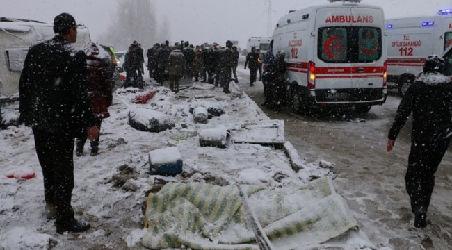 Yolcu otobüsü devrildi! 46 yaralı var