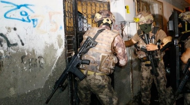 Adana’da sosyal medyadan terör propagandasına 8 gözaltı