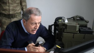 Akar ve Komutanlar sınırın sıfır noktasında