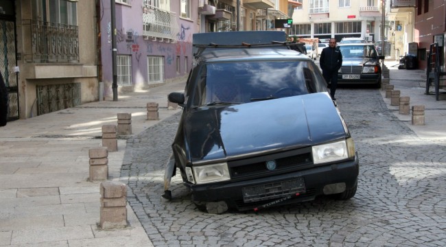 Alkollü sürücüyü beton duba durdurdu