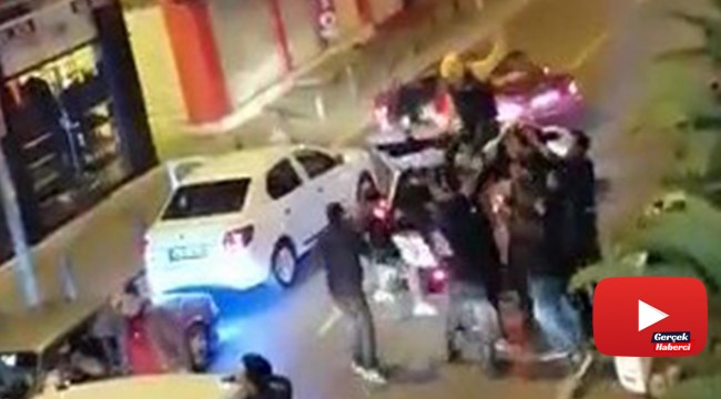 Asker eğlencesi yapan magandaların yol kapattığı anlar kamerada