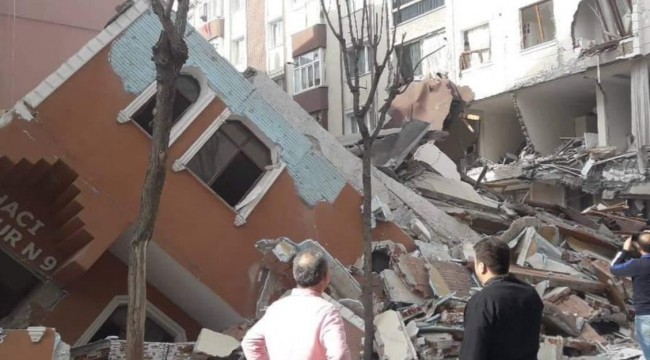 Bahçelievler'de bina yıkıldı