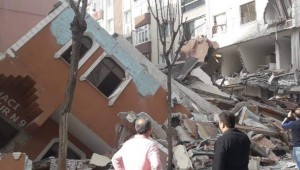 Bahçelievler'de bina yıkıldı