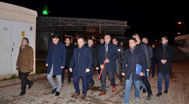 Bakan Yardımcısı Çataklı Deprem bölgesine gönderilecek konteynerleri inceledi