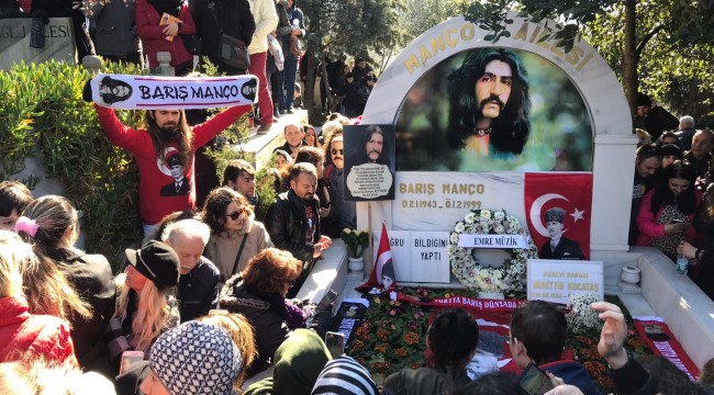 Barış Manço ölümünün 21. yılında mezarı başında anıldı