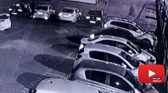 Depremde park halindeki otomobiller beşik gibi sallandı