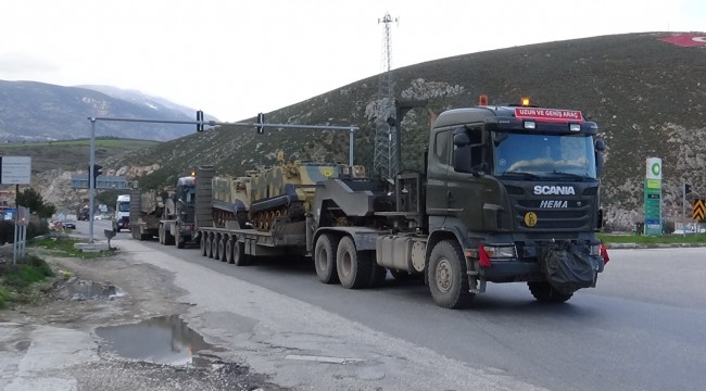 Hatay sınırına yoğun askeri araç sevkiyatı