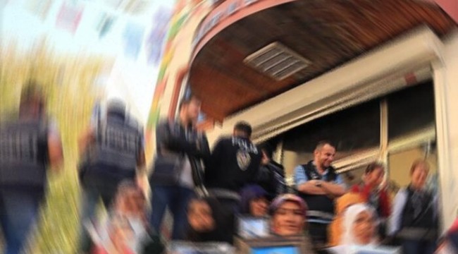 HDP binası önündeki evlat nöbetinde bir aile daha evladına kavuştu