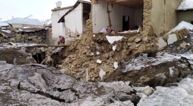 İran'da 5.9'luk deprem: Van'da 7 kişi hayatını kaybetti, enkaz altında kalanlar var