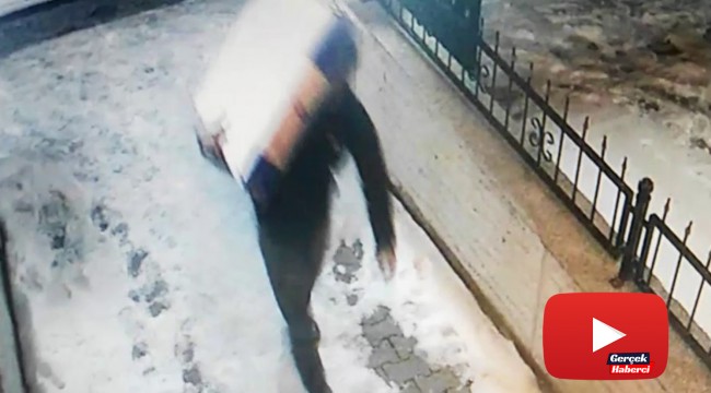 Kalorifer peteklerini çalan hırsızlar güvenlik kamerasında