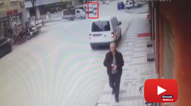 Kamyonetle motosiklet böyle çarpıştı