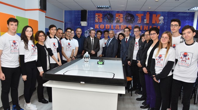 Karşıyaka'da İlk Robotik Kodlama Sınıfı Açıldı