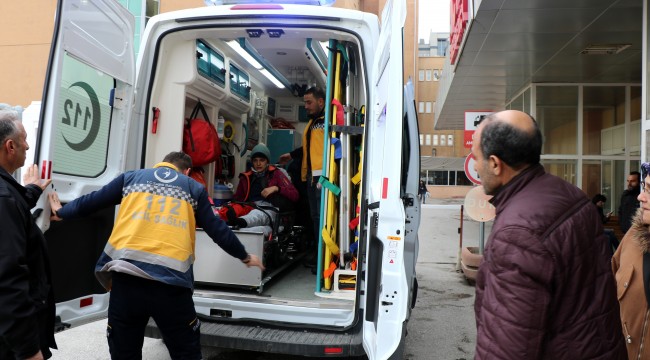 Kayak yaparken çarpışan 2 kayakçı yaralandı