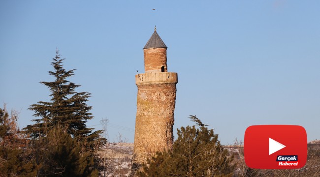 Pisa kulesinden daha fazla eğik olan minare, depremden etkilenmedi