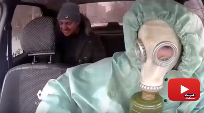Rus taksi şoförlerinden korona virüsüne karşı maskeli önlem