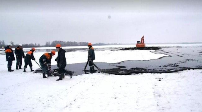 Rusya'nın Belarus'tan geçen petrol boru hattında patlama