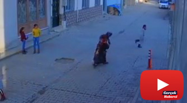 Sokak ortasında 5 yaşındaki oğlunu evire çevire dövdü