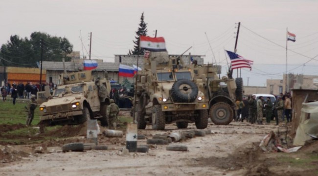 Suriye'de bir ABD askeri konvoyu saldırıya uğradı, Rus askerleri çatışmanın büyümesini önledi