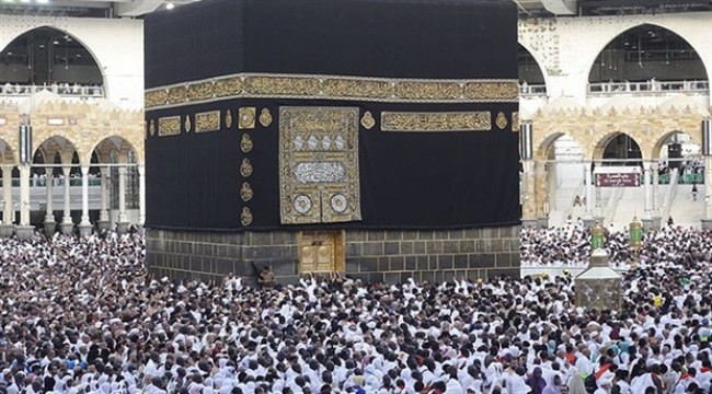 Suudi Arabistan koronavirüs nedeniyle umre ziyaretlerini askıya aldı