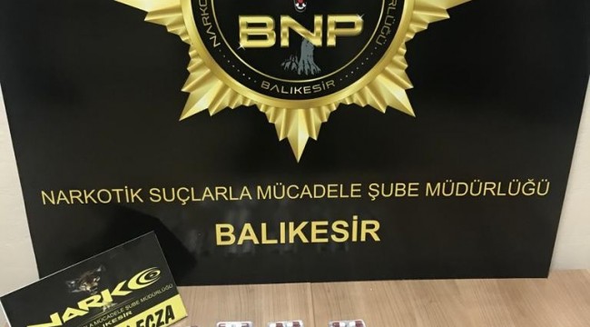 Uyuşturucu tacirleri kıskıvrak yakalandı