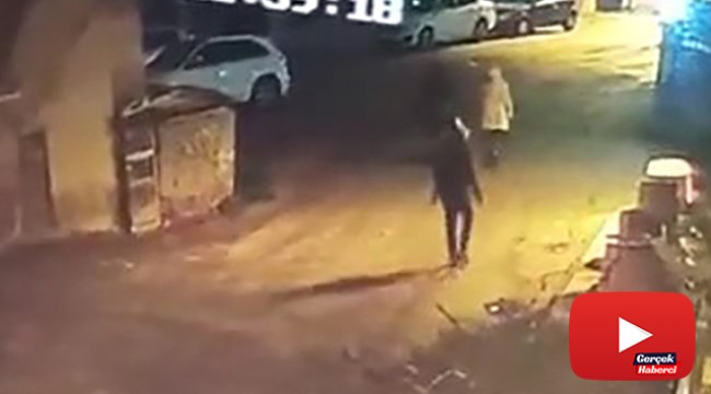 Yaşlı kadının çantasını çalan kapkaççı kamerada