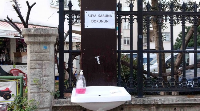 Antalya’da esnaftan sokağa korona virüs lavabosu