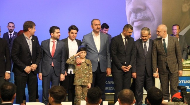 Bakan Gül “Çocukların ellerinde silah değil kitap olması gerekir”