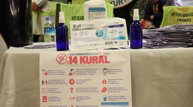 Eczacılar korona virüs için AVM’de stant açarak vatandaşı bilgilendirdi