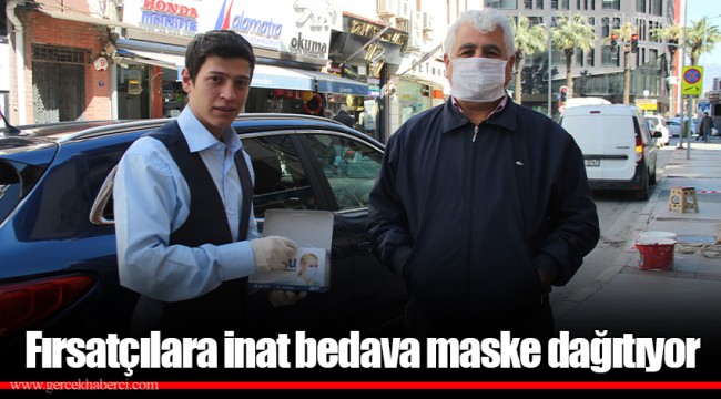 Fırsatçılara inat bedava maske dağıtıyor
