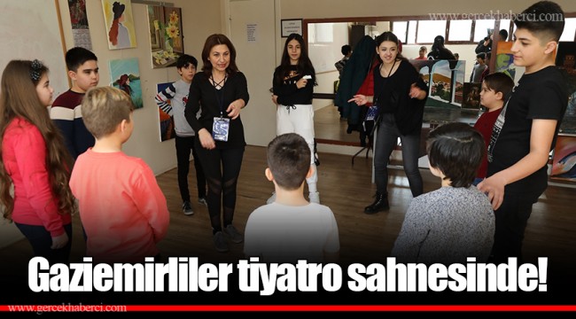 Gaziemirliler tiyatro sahnesinde!